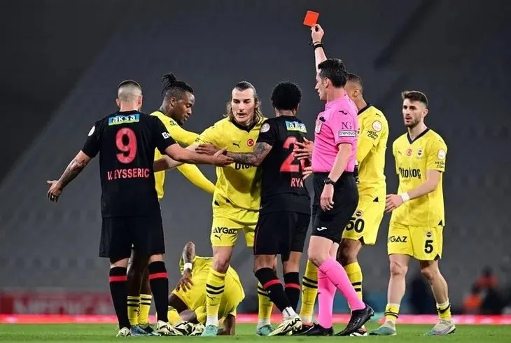 Karagümrük Fenerbahçe maçında olay yaratan penaltı pozisyonu! Spor yorumcularından flaş sözler