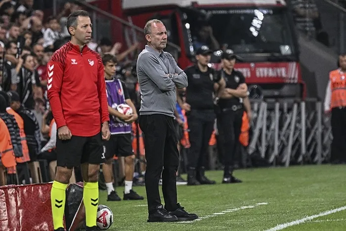 besiktasin-yeni-transferleri-sahnede-basaksehir-virajindan-kritik-3-puan-1757792444478.jpeg FOTOĞRAF (AA)