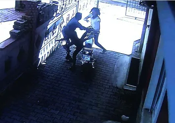 Ağabeyinin motosikletini çalan hırsızları böyle durdurdu