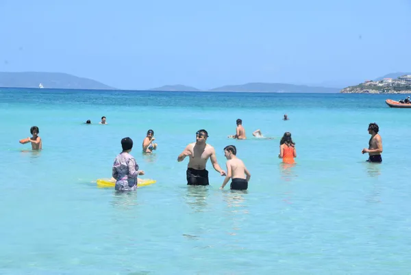 1626769044855.jpg Çeşme'de bayram yoğunluğu! Turistler sahile akın etti - 1