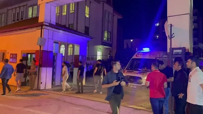adiyamanda-bir-polis-mesai-arkadaslarina-ates-acti-bakan-yerlikaya-acikladi-2-polis-memuru-sehit-oldu-1714251657099.jpeg Adıyaman'da bir polis mesai arkadaşlarına ateş açtı! Bakan Yerlikaya açıkladı: 2 polis memuru şehit oldu - 3