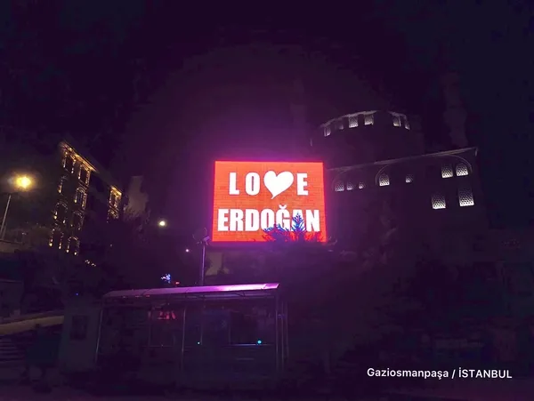 abdde-fetoculerin-stop-erdogan-skandalina-turkiyede-love-erdogan-yaniti-1614982362205.jpg ABD'de FETÖ'cülerin "Stop Erdoğan" skandalına Türkiye'de "Love Erdoğan" yanıtı - 1