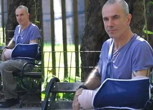 Parkta tek başına görenler şaşırdı