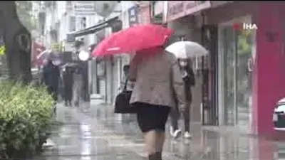 Sağanak vurdu! Tarihi iş hanı sular altında kaldı