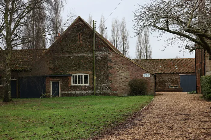 sapigin-en-yakiniydi-prens-andrewdan-gece-yarisi-kacis-epstein-dosyalarinda-kan-donduran-yeni-ayrintilar-1770186591113.jpg Sapık İngiliz Prens Andrew'ın gece yarısı kaçtığı Marsh Farm (REUTERS)