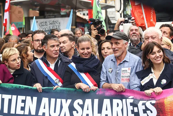 fransiz-vekil-autainden-deasi-finanse-eden-la-fargea-sessiz-kalan-macron-ve-hukumete-sert-tepki-1666173993125.jpg Fransız vekil Autain'den DEAŞ'ı finanse eden La Farge'a sessiz kalan Macron ve hükümete sert tepki! - 1