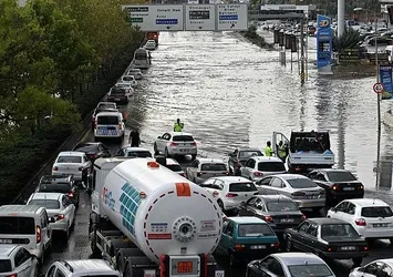 Ankara'da yağış sonrası yine aynı manzara! Yollarda kaldılar