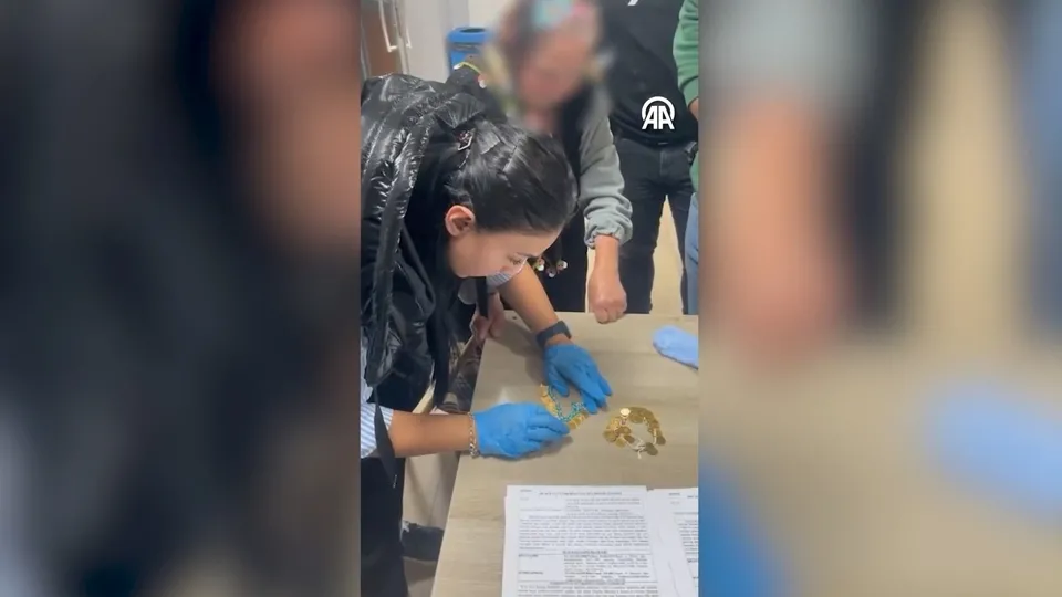 Dilenci kadından çıkan çeyrek altınlar hayrete düşürdü! Tek tek böyle saydı