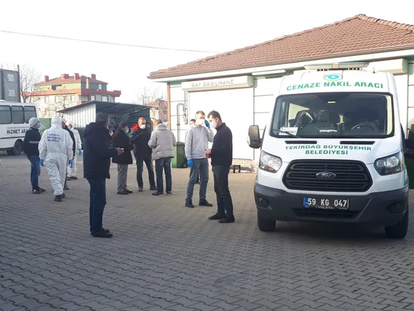 1609252430477.jpg Annelerini defnettikten sonra öğrendiler! Cenazede büyük şok - 2