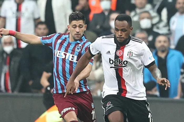 Son dakika: Beşiktaş-Trabzospor derbisinde şok sakatlık! Yıldız futbolcu maça devam edemedi