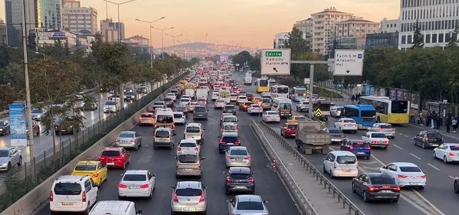 İstanbul’da ilk mesai günü trafik yoğunluğu yüzde 60’a ulaştı