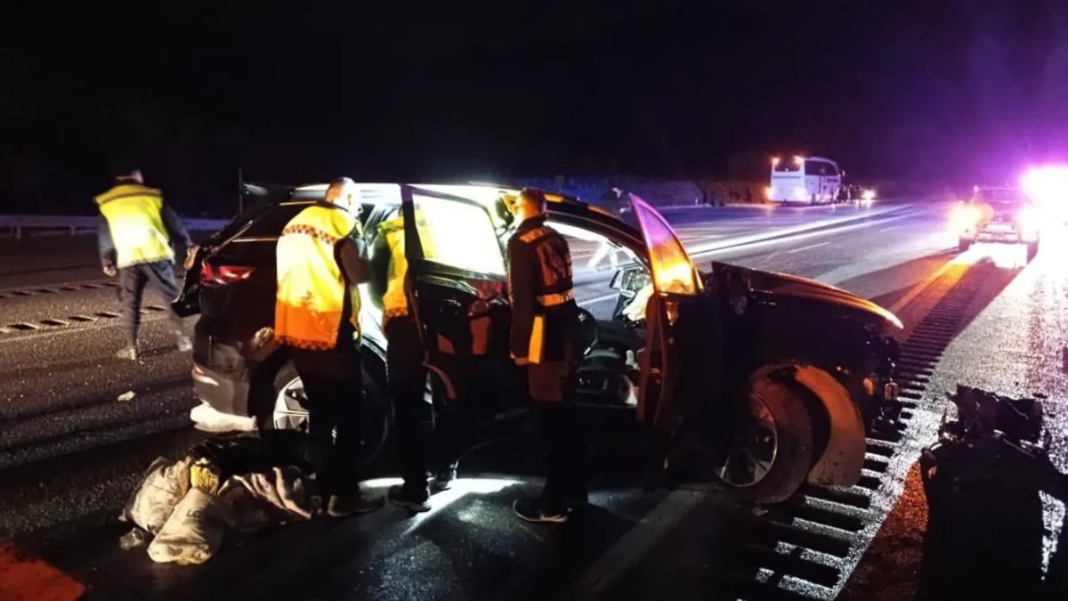 Sivas'ta feci kaza! Otomobil ve otobüs çarpıştı: 10 yaralı