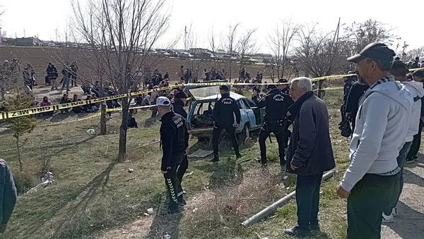 konyada-dehset-otomobil-otobus-duragina-daldi-olu-ve-yaralilar-var-1710837570463.jpeg Konya'da dehşet! Otomobil otobüs durağına daldı | Ölü ve yaralılar var - 3