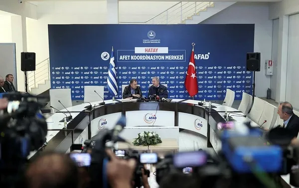 milli-savunma-bakani-hulusi-akar-ve-yunan-mevkidasi-panagiotopoulostan-hatayda-ortak-aciklama-ege-ve-akdeniz-d-1680618715389.jpeg Milli Savunma Bakanı Hulusi Akar ve Yunan mevkidaşı Panagiotopoulos'tan Hatay'da ortak açıklama: Ege ve Akdeniz dostluk denizi olsun - 2