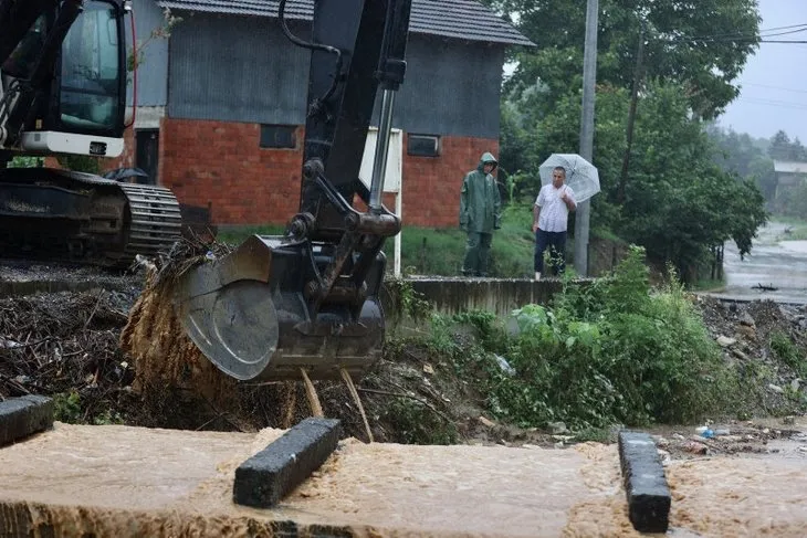 Sağanak yağış Düzce'de hayatı felç etti! Batı Karadeniz'de sel ve heyelan tehlikesi