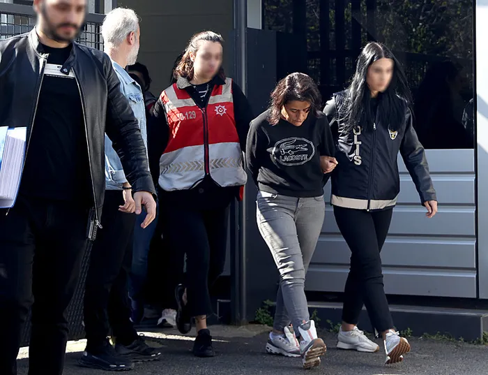 1712404570597.jpg Beşiktaş'taki yangında ihmaller zinciri! Tadilatı hızlandırmak için skandal ihmal: Bayrama kadar açmazsak zarar ederiz - 3