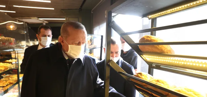 Son dakika: Başkan Erdoğan Üsküdar'da fırına uğradı! Vatandaşlarla sohbet etti - 4