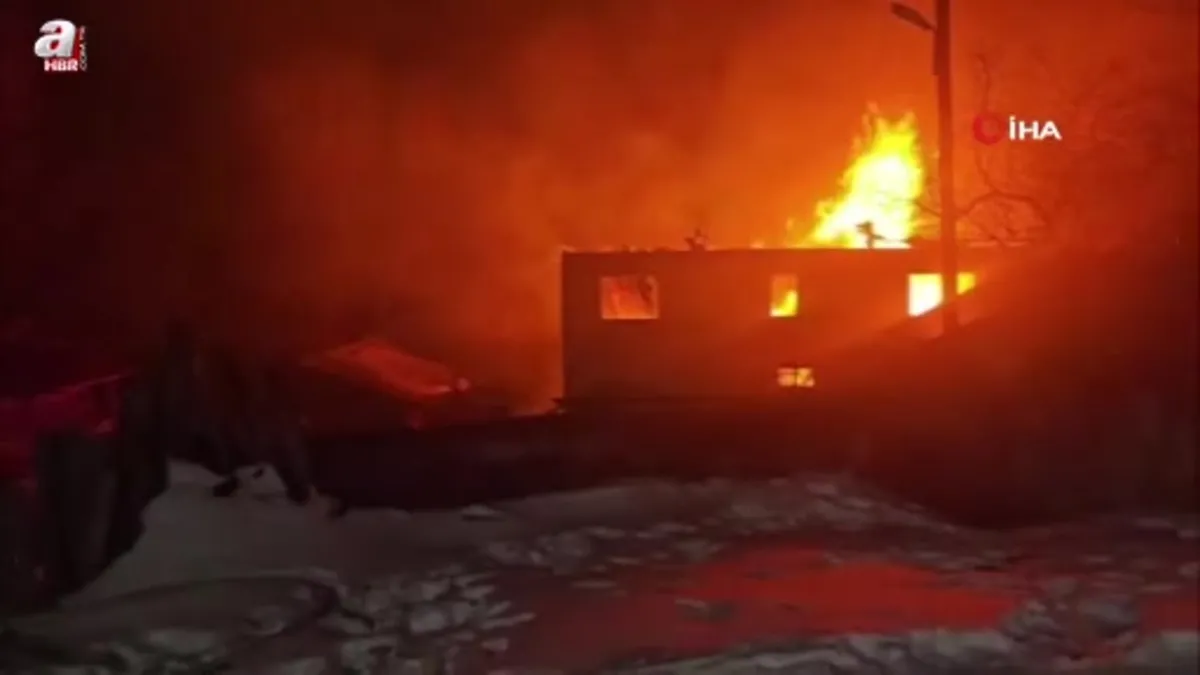 Karabük'te muhtara ait iki katlı ev alevlere teslim oldu