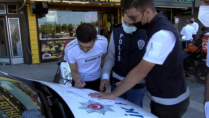 Avcılar'da izin belgesiz nişanlısına çiçek götürmek istedi cezayı yedi - 4