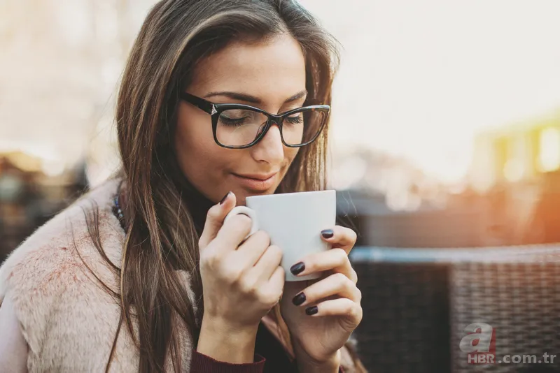 Dostlukları pekiştiren, araya 40 yıl hatır sokan Türk kahvesinin faydaları kadar zararları da var! Kimine şifa kimine zarar… 17