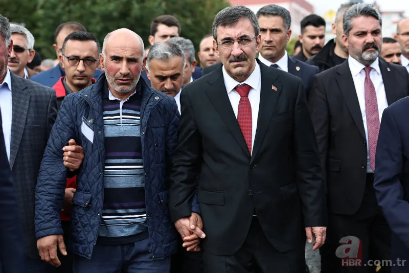 Teröristlerin aracını gasp edip, katlettiği veteriner hekim Mikail Bozlağan'a acı veda! Şehit babaya son bakış 6