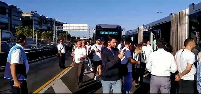 İstanbul’da metrobüs arıza yaptı vatandaşlar yürümek zorunda kaldı