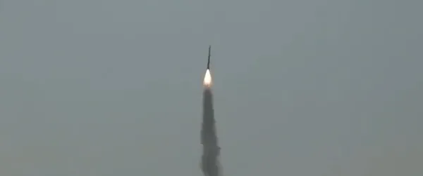 Hindistan AD-1 füzesini test etti! Benzersiz... | İşte füzenin fırlatılma anı...