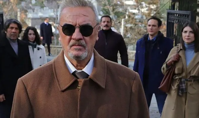 Kurtlar Vadisi dizisinin Ünsal Kemal’inden kötü haber! Yoğun bakıma kaldırıldı eşi son durumu açıkladı | Mesut Akusta kimdir?