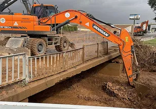 Erdemli’de şiddetli yağış sele neden oldu