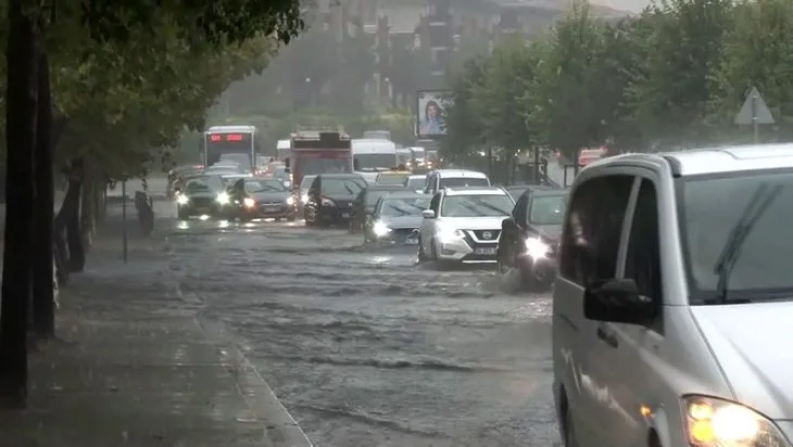 İstanbul yağmura teslim oldu!