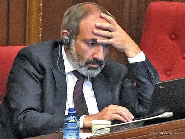 saka-degil-gercek-nikol-pasinyanin-azerbaycan-istihbaratiyla-calistigi-ortaya-cikti-1605549383174.jpg Şaka değil gerçek: Nikol Paşinyan'ın Azerbaycan istihbaratıyla çalıştığı ortaya çıktı - 6