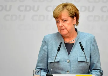 Angela Merkel yanlış siyasetin kurbanı oldu