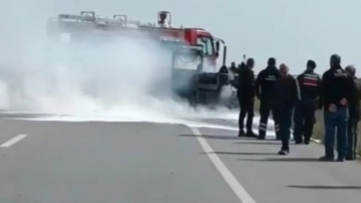 Edirne-Kırklareli yolunda iş makinesi alev topuna döndü