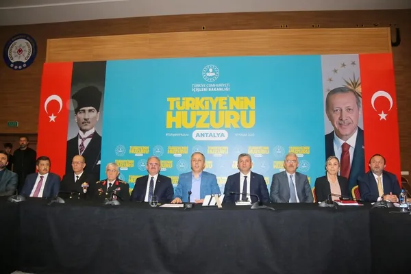 icisleri-bakani-ali-yerlikaya-toplumumuzu-zehirlemeye-calisanlara-hayati-zehir-edecegiz-1700414607241.jpg İçişleri Bakanı Ali Yerlikaya: “Toplumumuzu zehirlemeye çalışanlara hayatı zehir edeceğiz” - 1