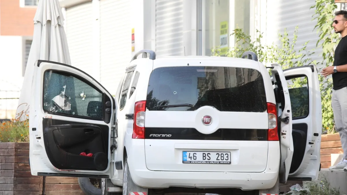 Araçlarında otururken kurşun yağmuruna tutulan 2 kardeş hayatını kaybetti