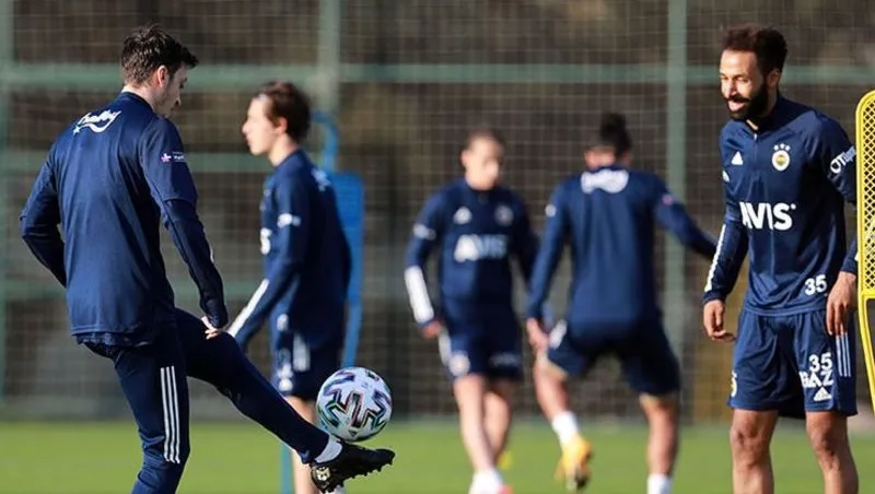 son dakika fenerbahce haberleri sari lacivertli takima guzel haber mesut dondu