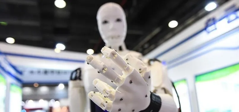 Çin'de yapay zekalı robot insanları yendi