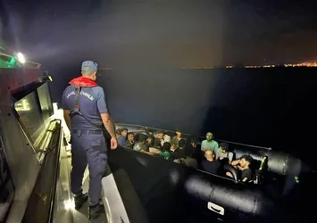 Kuşadası'nda 18 düzensiz göçmen kurtarıldı