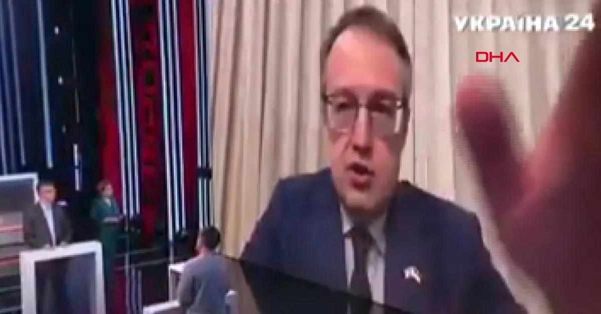 Canlı yayında yayında neye uğradığını şaşırdı! Bakan yardımcısının kediyle imtihanı
