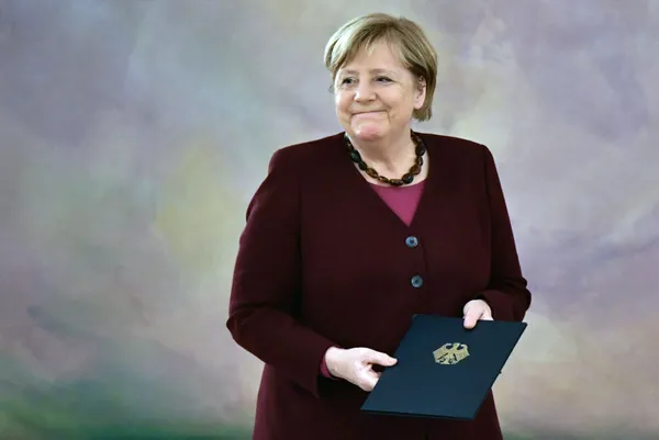 Angela Merkel’den dikkat çeken öz eleştiri: Almanya Silahlı Kuvvetleri’ni daha iyi silahlarla donatmadık