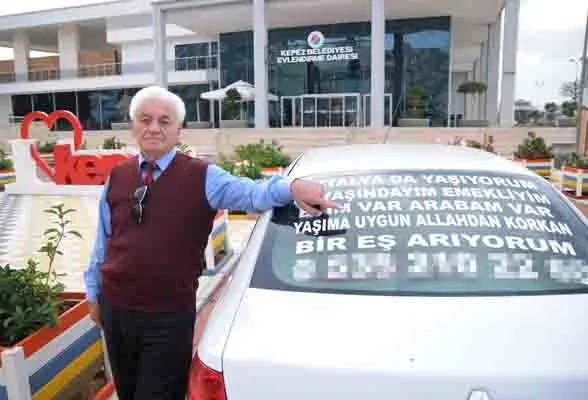 Eşini aracının camına yazdığı ilanla arıyor - 1