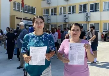 Annesiyle aynı okulda sınava girdi