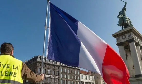 Fransa’da flaş grev kararı! İşçiler elektrik üretimini kısıtladı