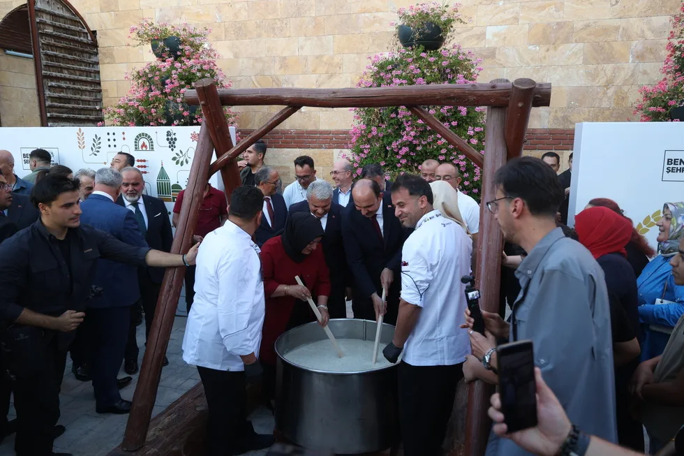 4-konya-gastrofest-basladi-konyanin-asirlik-lezzetleri-gorucuye-cikti-1788461889070.jpg (Fotoğraf: Konya Büyükşehir Belediyesi)