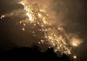 Artvin'de çöp sahasında yangın!