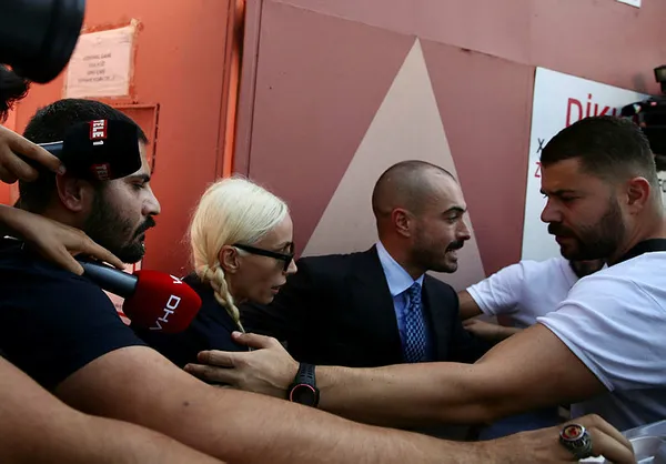 son-dakika-gulsenin-ev-hapsi-ile-ilgili-flas-gelisme-1662973303999.jpg Son dakika: Gülşen'in ev hapsi ile ilgili flaş gelişme! - 1