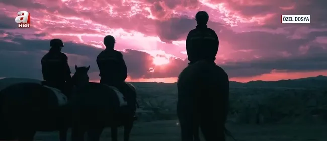 jakem-kapilarini-a-habere-acti-jandarmanin-atlari-nasil-goreve-hazirlaniyor-1747834549055.jpg Ekran görüntüsü / A Haber