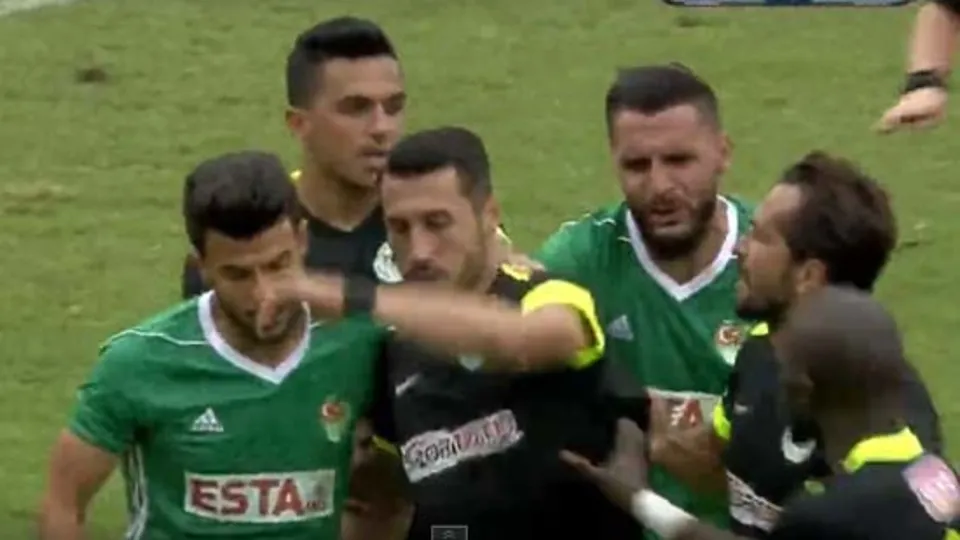 Jahovic resmen çıldırdı, kendini yaktı!