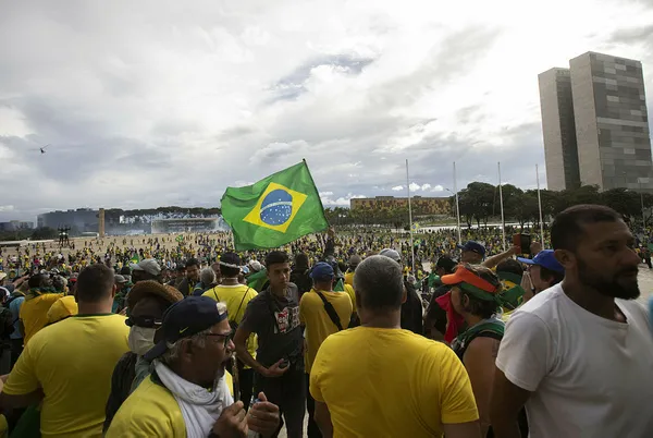 Brezilya’da sular durulmuyor! 1200 gözaltı 70 yaralı! Kongre baskınında Bolsonaro’nun yeğeni de yer aldı...