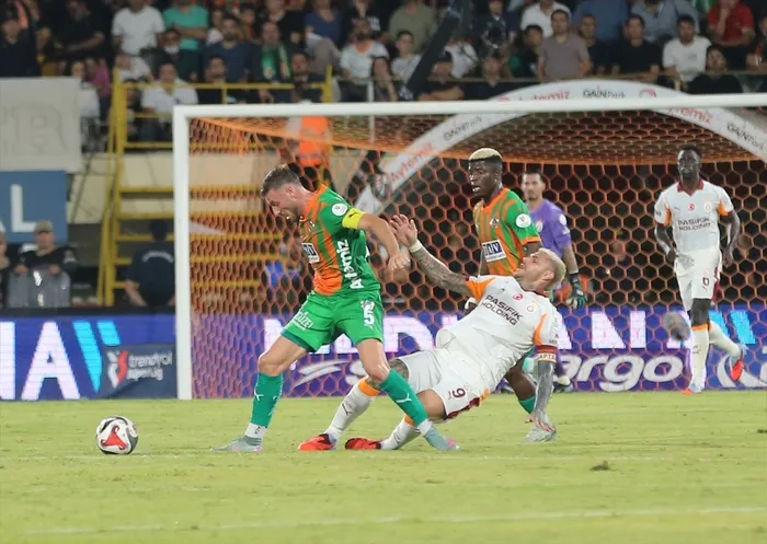 galatasaray-alanyasporu-1-0-maglup-etti-aslan-7de-7-yapti-1758914475509.jpg FOTOĞRAF: AA
